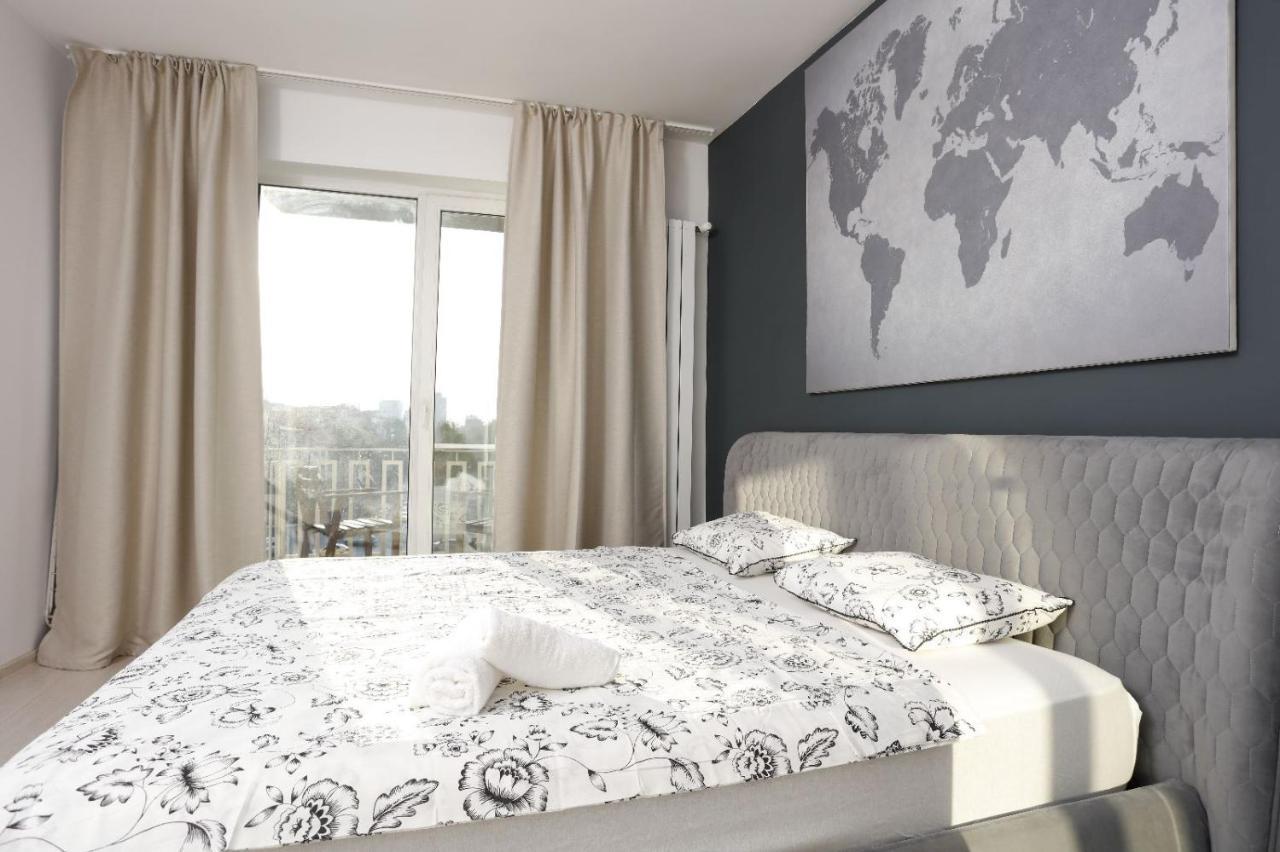 2 Bedroom Apartment With Amazing View In City Center 布加勒斯特 外观 照片