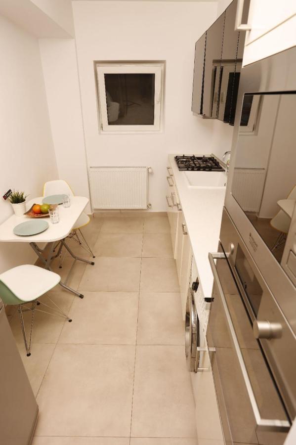 2 Bedroom Apartment With Amazing View In City Center 布加勒斯特 外观 照片